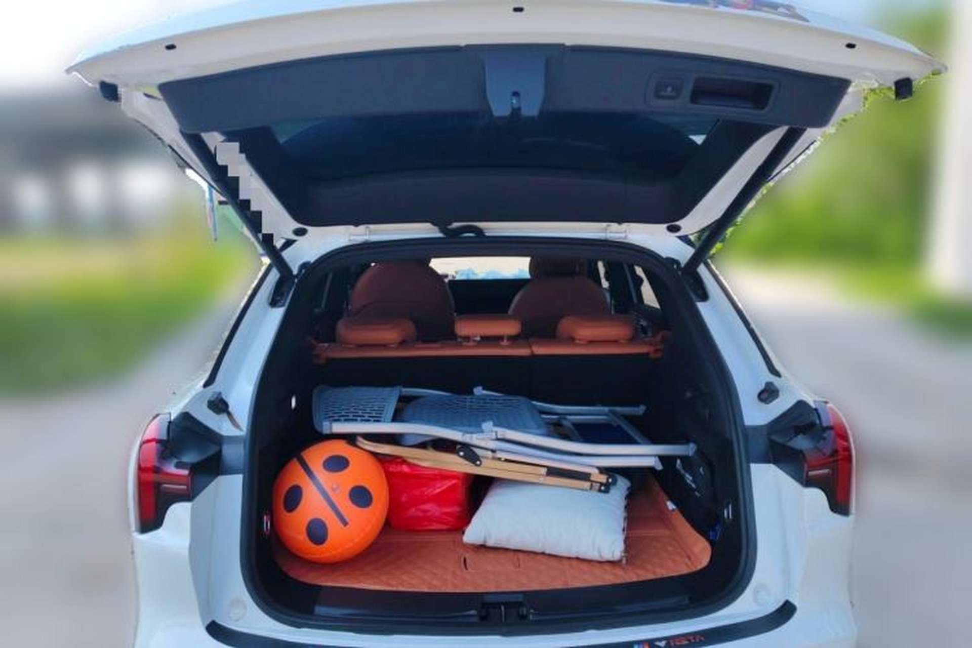 Used NETA L 2024 Extended-Range 310 Flash-Charge Red Edition Trunk