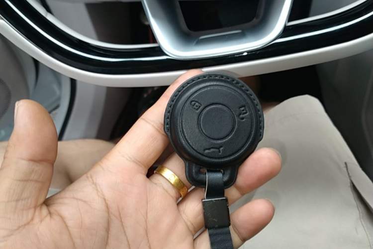 Used NETA L 2024 Extended-Range 310 Flash-Charge Red Edition Vehicle Key