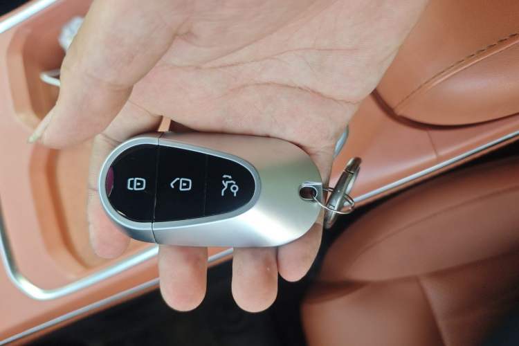 Used NETA L 2024 Extended-Range 310 Flash-Charge Red Edition Vehicle Key