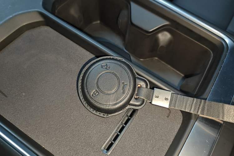Used NETA L 2024 Extended-Range 310 Flash-Charge Red Edition Vehicle Key