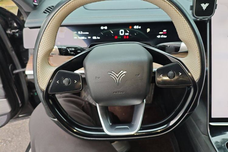 Used NETA S 2022 All-Electric 715 km Range Rear-Drive Deluxe Version Steering Wheel