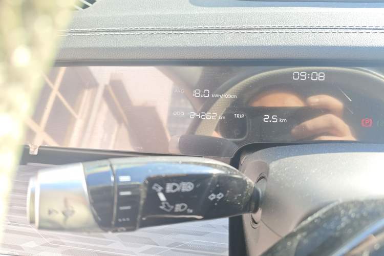 Used NETA S 2022 All-Electric 650 km Four-Wheel Drive Premium Version Odometer Close Up