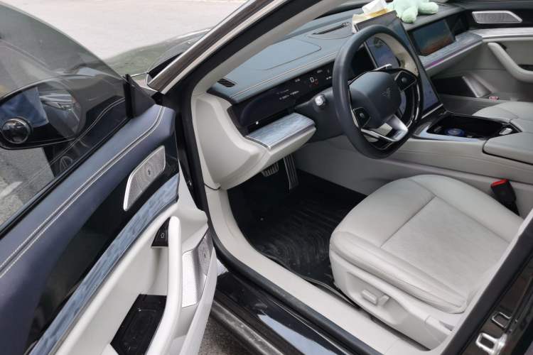 Used NETA S 2022 Extended-Range Version 1160 km Range Rear-Wheel Drive Mid-Grade Driver Seat