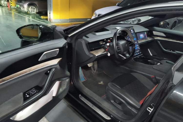 Used NETA S 2022 Pure Electric 715 km Range Rear-Wheel Drive LiDAR Version Driver Seat