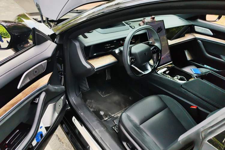 Used NETA S 2022 All-Electric 650 km Four-Wheel Drive Premium Version Driver Seat