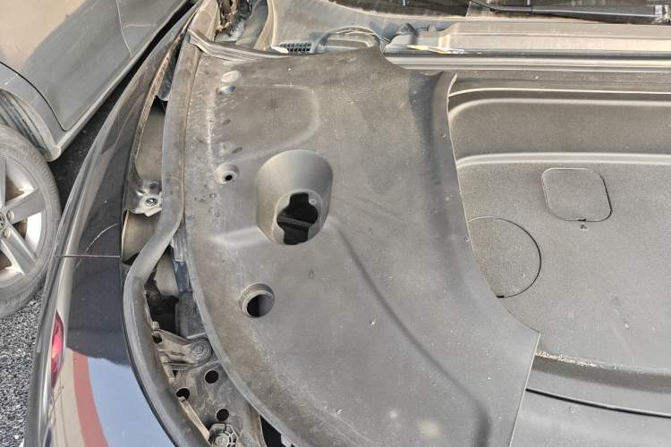 Used NETA S 2022 Extended-Range Version 1160 km Range Rear-Wheel-Drive Compact Edition Engine Bay Right