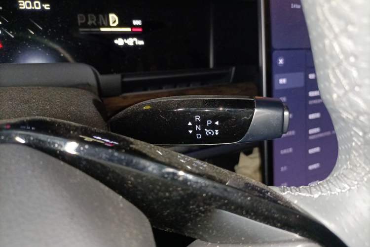 Used NETA S 2022 Pure Electric 715 km Range Rear-Wheel Drive LiDAR Version Gear Lever