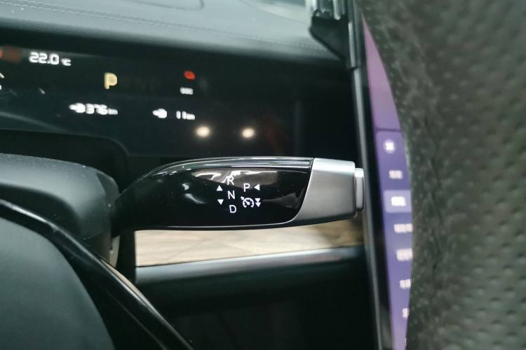 Used NETA S 2022 Extended-Range Version 1160 km Range Rear-Wheel Drive Mid-Grade Gear Lever