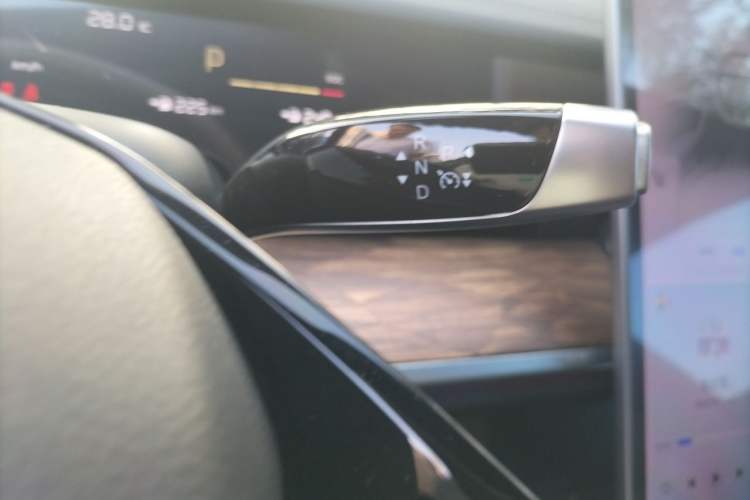 Used NETA S 2022 Extended-Range Version 1160 km Range Rear-Wheel-Drive Compact Edition Gear Lever