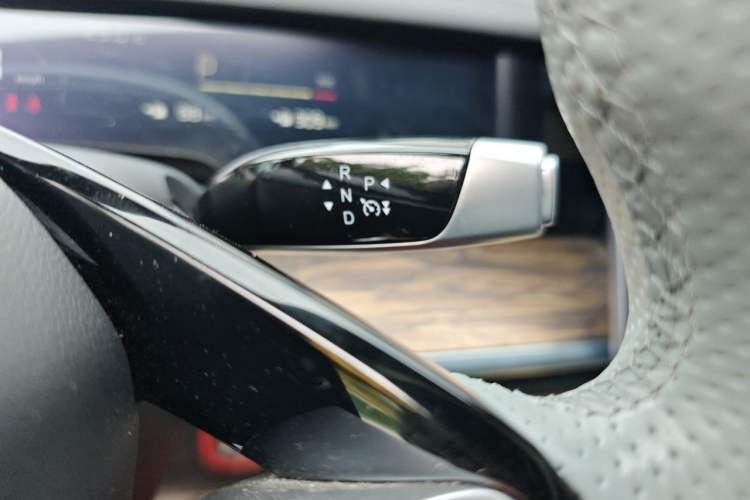 Used NETA S 2022 Extended-Range Version 1160 km Range Rear-Wheel-Drive Compact Edition Gear Lever