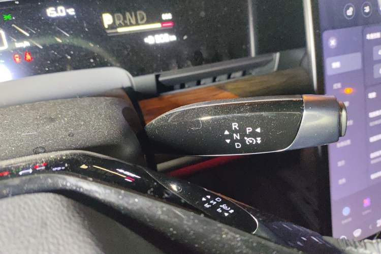 Used NETA S 2022 Pure Electric 715 km Range Rear-Wheel Drive LiDAR Version Gear Lever