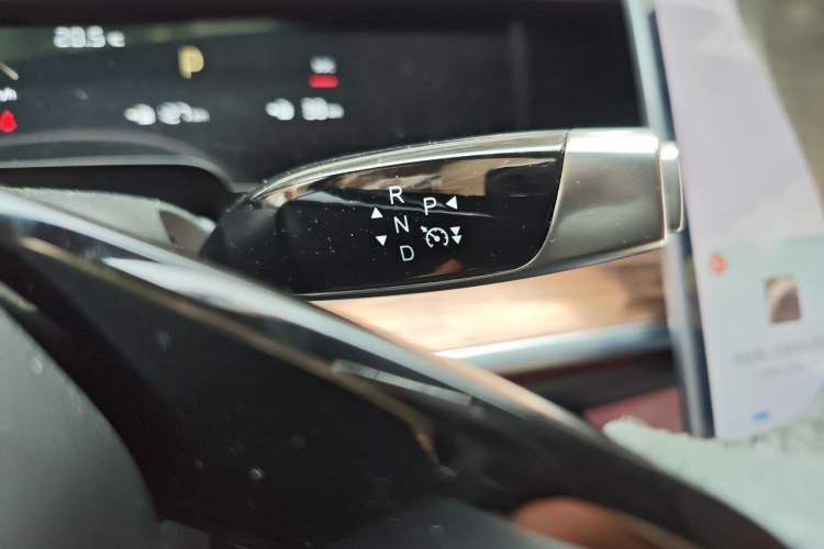 Used NETA S 2022 Extended-Range Version 1160 km Range Rear-Wheel-Drive Compact Edition Gear Lever