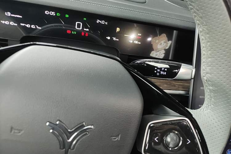 Used NETA S 2022 Extended-Range Version 1160 km Range Rear-Wheel-Drive Compact Edition Gear Lever