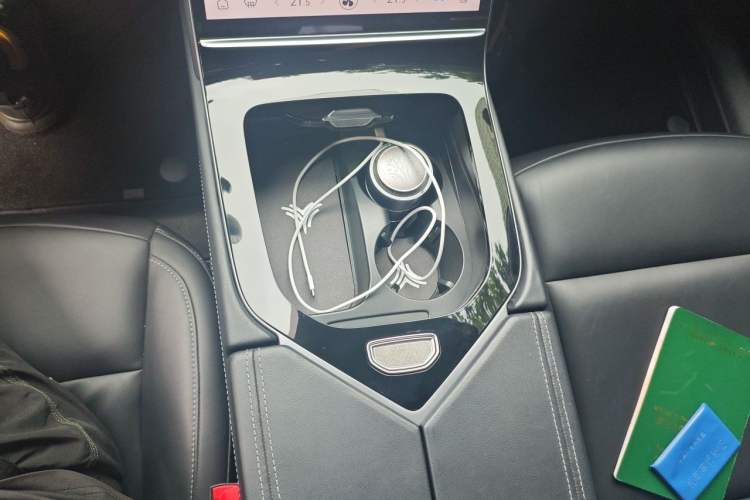 Used NETA S 2022 Extended-Range Version 1160 km Range Rear-Wheel-Drive Compact Edition Gear Lever