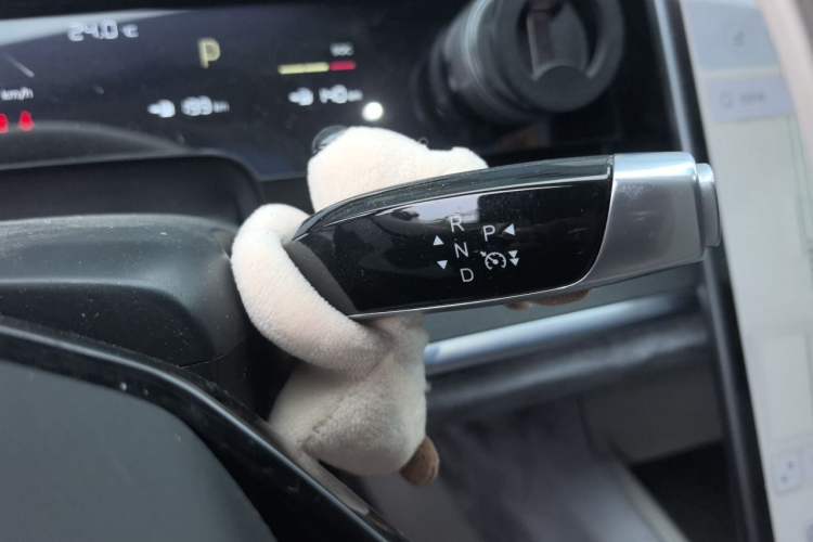 Used NETA S 2022 Extended-Range Version 1160 km Range Rear-Wheel Drive Mid-Grade Gear Lever