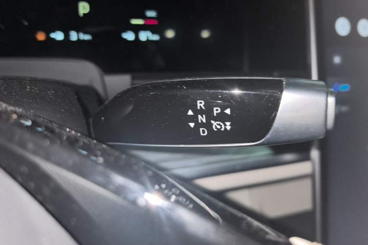 Used NETA S 2022 Extended-Range Version 1160 km Range Rear-Wheel Drive Mid-Grade Gear Lever