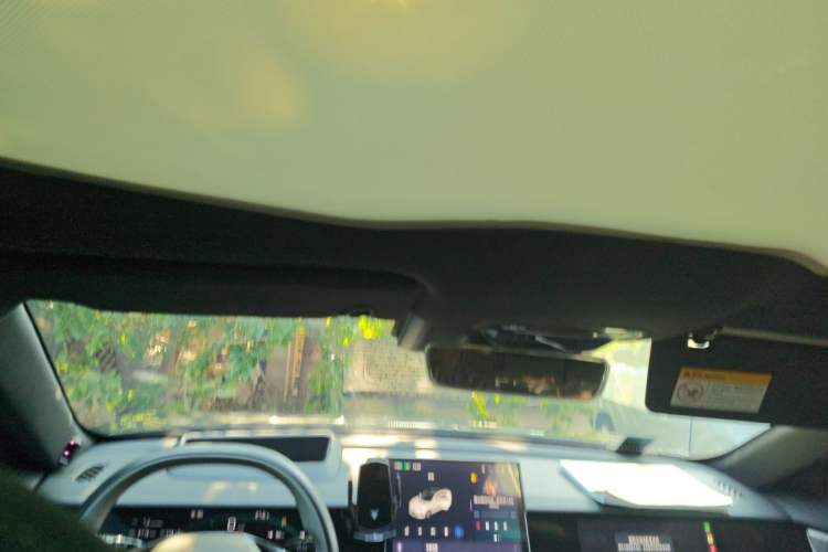 Used NETA S 2022 Extended-Range Version 1160 km Range Rear-Wheel Drive Mid-Grade Headliner