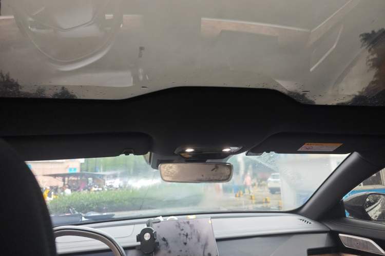 Used NETA S 2022 Extended-Range Version 1160 km Range Rear-Wheel-Drive Compact Edition Headliner