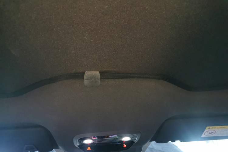 Used NETA S 2022 Extended-Range Version 1160 km Range Rear-Wheel Drive Mid-Grade Headliner