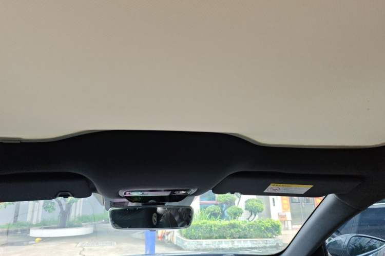Used NETA S 2022 Extended-Range Version 1160 km Range Rear-Wheel-Drive Compact Edition Headliner