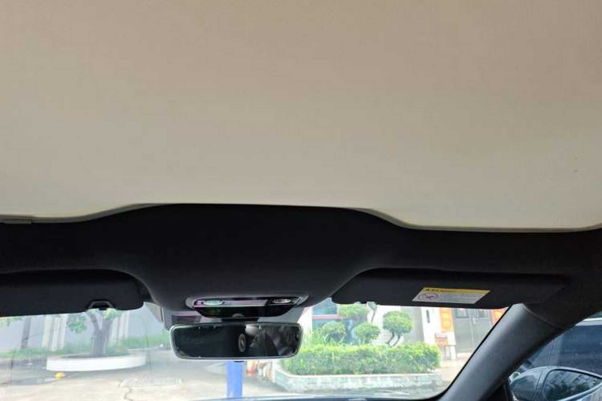 Used NETA S 2022 Extended-Range Version 1160 km Range Rear-Wheel-Drive Compact Edition Headliner
