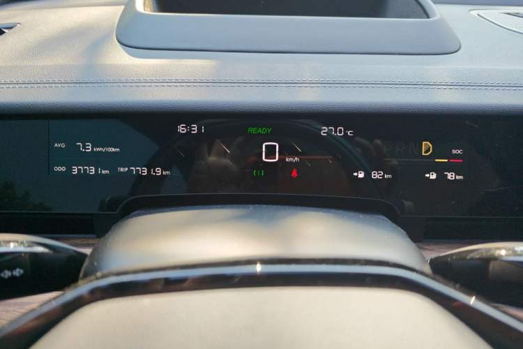 Used NETA S 2022 Extended-Range Version 1160 km Range Rear-Wheel Drive Mid-Grade Instrument Cluster