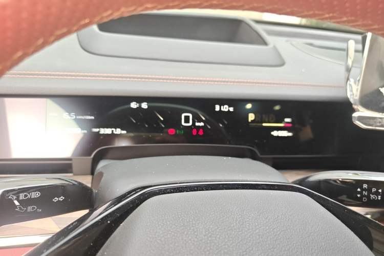 Used NETA S 2022 All-Electric 715 km Range Rear-Drive Deluxe Version Instrument Cluster