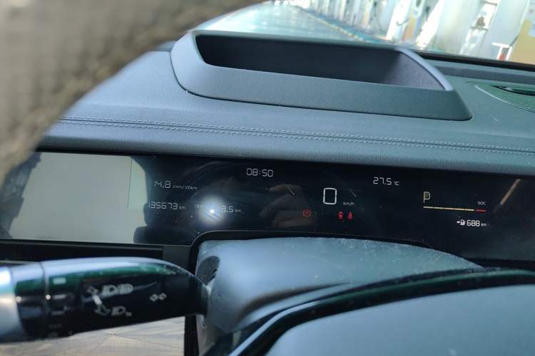 Used NETA S 2022 Pure Electric 715 km Range Rear-Wheel Drive Mid-Range Version Instrument Cluster