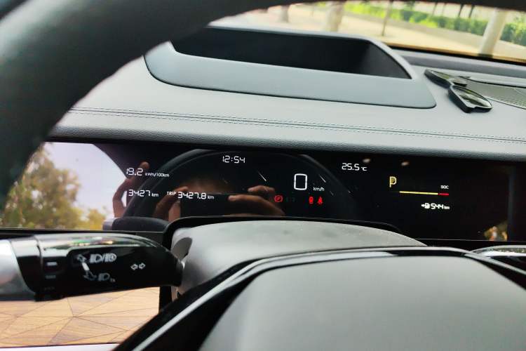 Used NETA S 2022 All-Electric 650 km Four-Wheel Drive Premium Version Instrument Cluster
