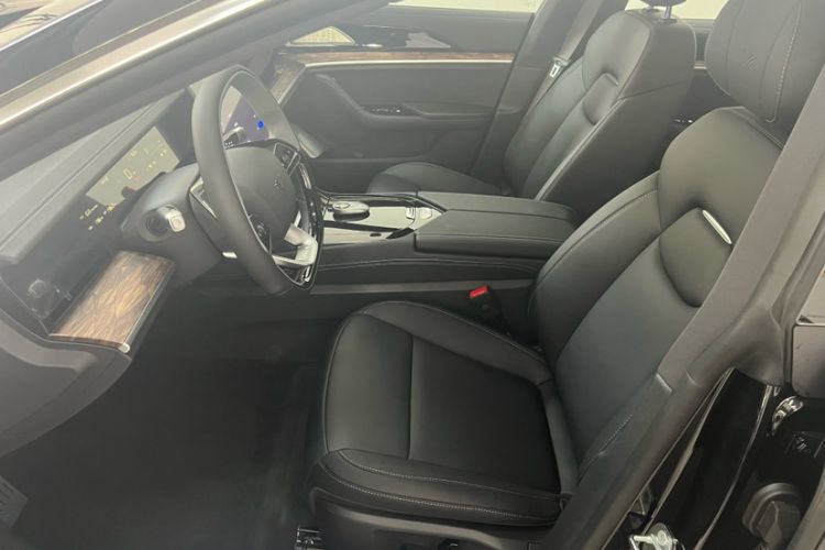 Used NETA S 2022 Extended-Range Version 1160 km Range Rear-Wheel-Drive Compact Edition Interior 3