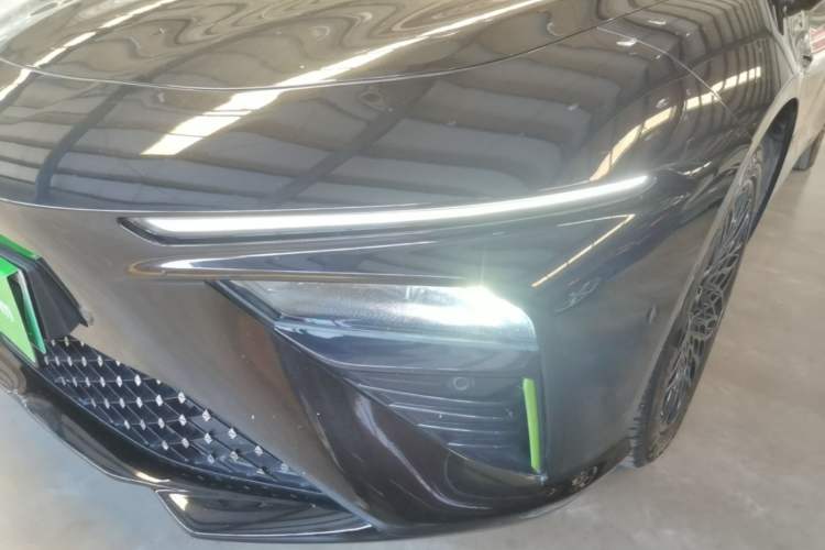 Used NETA S 2022 All-Electric 650 km Four-Wheel Drive Flagship Edition Left Front Headlight
