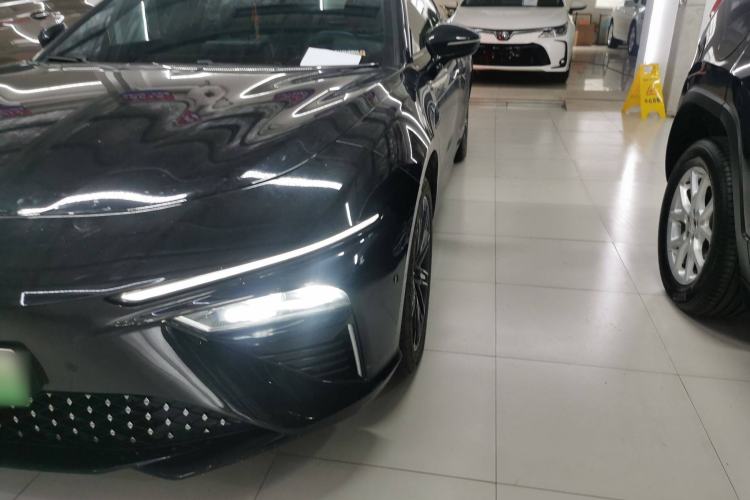 Used NETA S 2022 Extended-Range Version 1160 km Range Rear-Wheel Drive Mid-Grade Left Front Headlight
