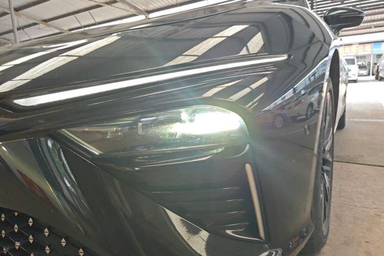 Used NETA S 2022 Extended-Range Version 1160 km Range Rear-Wheel-Drive Compact Edition Left Front Headlight