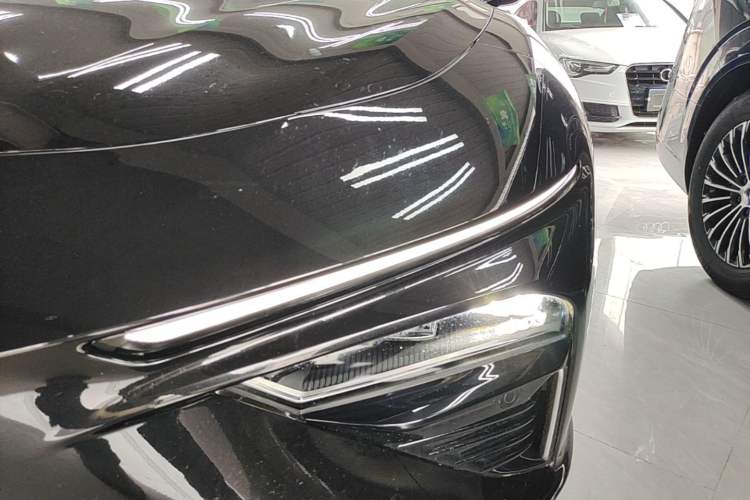 Used NETA S 2022 Extended-Range Version 1160 km Range Rear-Wheel-Drive Compact Edition Left Front Headlight