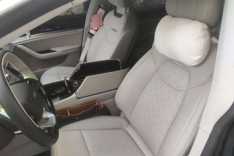 Used NETA S 2022 Extended-Range Version 1160 km Range Rear-Wheel Drive Mid-Grade Left Front Seat