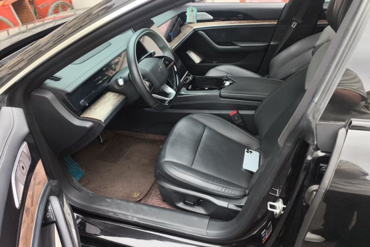 Used NETA S 2022 Pure Electric 715 km Range Rear-Wheel Drive Mid-Range Version Left Front Seat