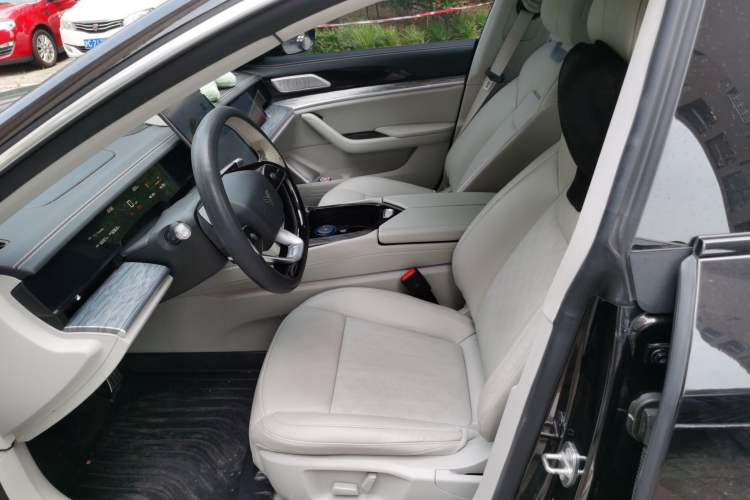 Used NETA S 2022 Extended-Range Version 1160 km Range Rear-Wheel Drive Mid-Grade Left Front Seat
