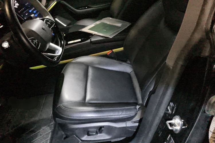Used NETA S 2022 Extended-Range Version 1160 km Range Rear-Wheel-Drive Compact Edition Left Front Seat