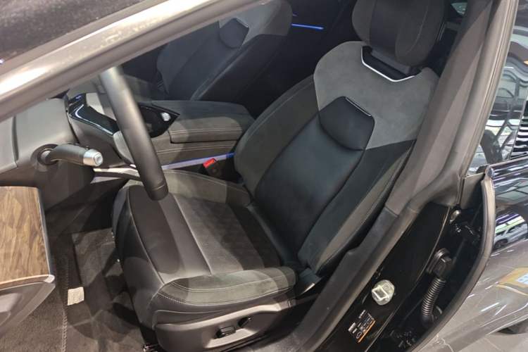 Used NETA S 2022 All-Electric 715 km Range Rear-Drive Deluxe Version Left Front Seat