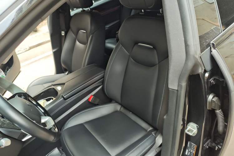 Used NETA S 2022 Extended-Range Version 1160 km Range Rear-Wheel-Drive Compact Edition Left Front Seat