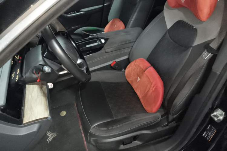 Used NETA S 2022 Pure Electric 715 km Range Rear-Wheel Drive LiDAR Version Left Front Seat