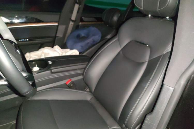 Used NETA S 2022 Extended-Range Version 1160 km Range Rear-Wheel-Drive Compact Edition Left Front Seat