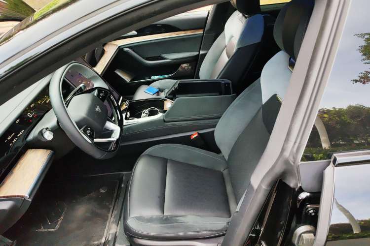 Used NETA S 2022 All-Electric 650 km Four-Wheel Drive Premium Version Left Front Seat
