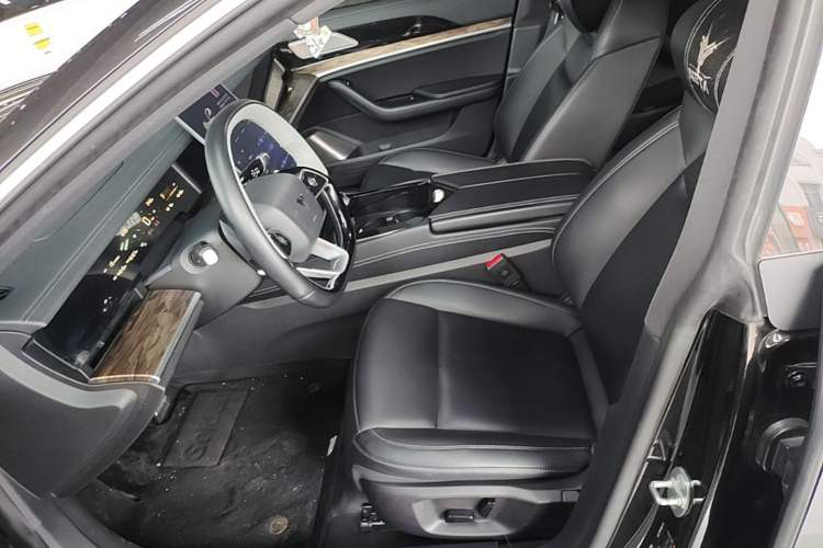 Used NETA S 2022 Extended-Range Version 1160 km Range Rear-Wheel-Drive Compact Edition Left Front Seat