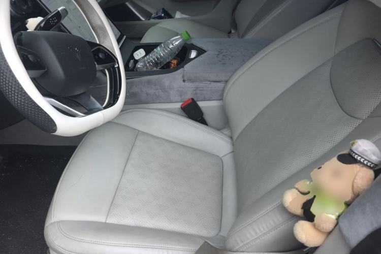 Used NETA S 2022 Extended-Range Version 1160 km Range Rear-Wheel Drive Mid-Grade Left Front Seat