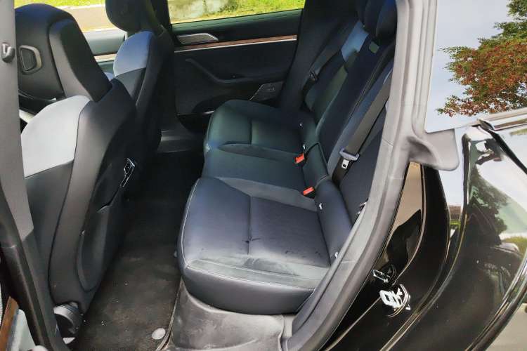Used NETA S 2022 All-Electric 650 km Four-Wheel Drive Premium Version Left Rear Seat