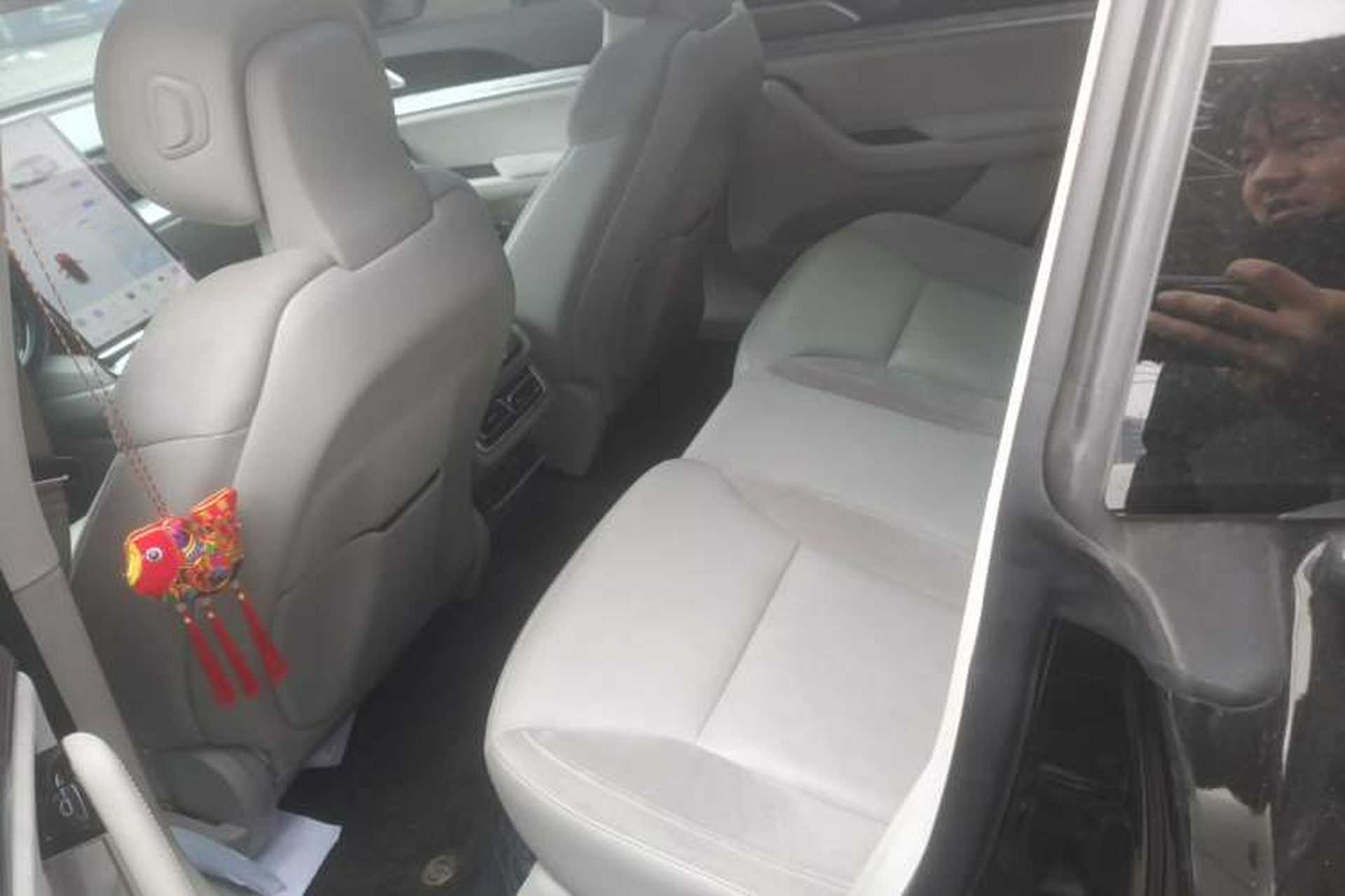 Used NETA S 2022 All-Electric 650 km Four-Wheel Drive Premium Version Left Rear Seat