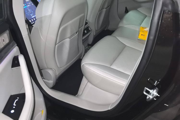 Used NETA S 2022 Extended-Range Version 1160 km Range Rear-Wheel Drive Mid-Grade Left Rear Seat