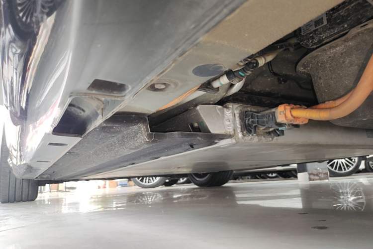 Used NETA S 2022 Extended-Range Version 1160 km Range Rear-Wheel-Drive Compact Edition Left Side Sill