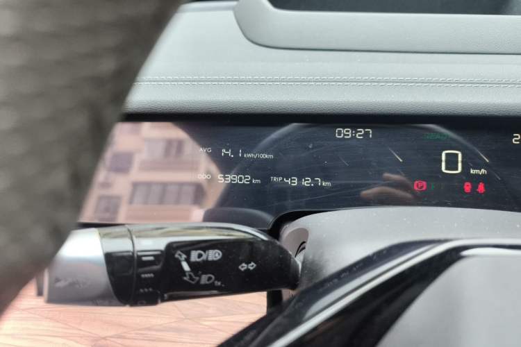 Used NETA S 2022 Pure Electric 715 km Range Rear-Wheel Drive Mid-Range Version Odometer Close Up